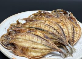 おつまみ 　アジの開きの素揚げ